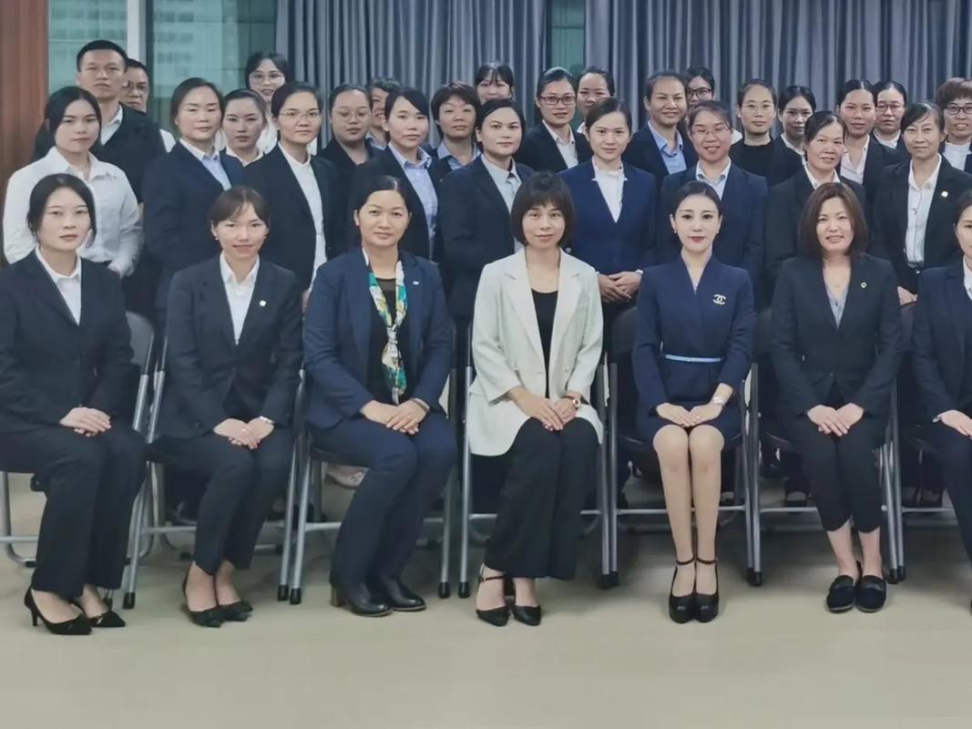 保险行业《商务礼仪》培训 从产品到服务，从服务到礼仪服务的演进路径